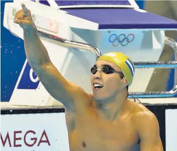  ??  ?? GANADOR. Marcelo Acosta ya había ganado plata en 1,500 libres el sábado y ayer ganó oro en 400 libres.