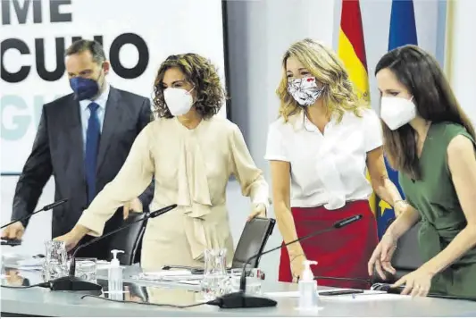  ?? David Castro ?? José Luis Ábalos, María Jesús Montero, Yolanda Díaz y Ione Belarra, ayer, en la rueda de prensa posterior al Consejo de Ministros.