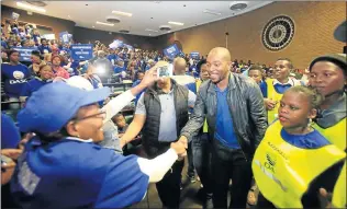  ?? Picture: SINO MAJANGAZA ?? MEET AND GREET: DA leader Mmusi Maimane greeting students at the June 16 celebratio­ns at Fort Hare in Alice on Saturday