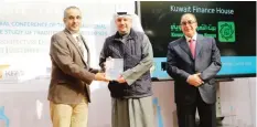  ??  ?? KUWAIT: KFH’s Yousef Al-Ruwaieh receives the honor from KU officials.