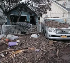  ?? Mike Segar/ REUTERS ?? Hurricane Sandy ravaged this home, and many others, in this neighbourh­ood in Staten Island.