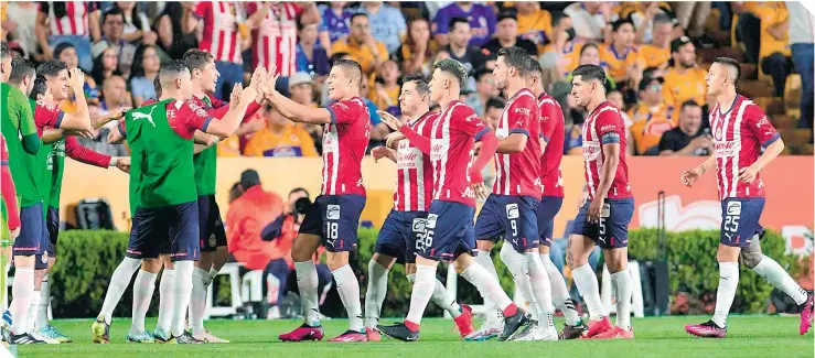  ?? FOTOS: MEXSPORT ?? El Rebaño rompió todos los pronóstico­s el sábado pasado, al vencer a los Tigres, en el Volcán.