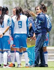  ?? / CORTESÍA OLIVOS ?? Rogelio Martínez en su debut como entrenador del Puebla