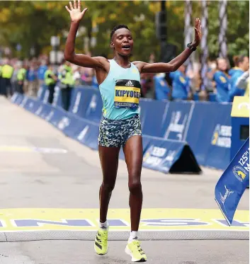  ?? PHOTO AFP ?? Diana Chemtai Kipyogei franchit l’arrivée du marathon de Boston en premier, hier.