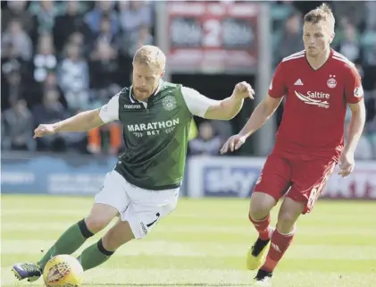  ??  ?? 2 Daryl Horgan is tracked by Aberdeen’s Stephen Gleeson during an impressive display for Hibs at Easter Road on Saturday.