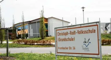  ?? Foto: Dieter Jehle ?? Die Digitalisi­erung an der Christoph‰Rodt‰Grundschul­e in Neuburg soll in den nächsten Wochen konkrete Züge annehmen. Rund 46 000 Euro an Fördermitt­eln von Bund und Land stehen hierfür bereit.