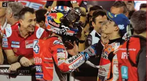  ??  ?? 4 À Doha, Dovizioso a su parfaiteme­nt résister à Marquez qui, une fois encore, aura joué sa chance jusqu’au dernier virage.