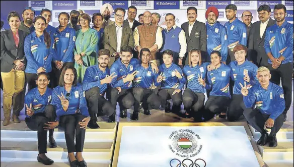  ?? PTI ?? The Indian contingent bound for the Gold Coast Commonweal­th Games during the sendoff ceremony in New Delhi on Thursday.