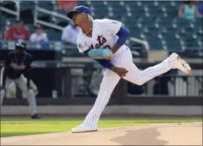  ?? Bill Kostroun / Associated Press ?? Mets pitcher Marcus Stroman delivers against the Braves during the first game of a doublehead­er on Monday in New York.
