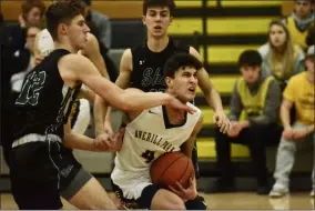  ?? BY JOE BOYLE JBOYLE@DIGITALFIR­STMEDIA.COM @BOYLERALER­TTROY ON TWITTER ?? Ben Romer drives the hoop on January 14at Averill Park High School as Averill Park faced off with Shenendeho­wa.