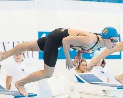  ?? FOTO: PERE PUNTÍ ?? Mireia Belmonte se apuntó los 800 metros libre en Sant Andreu. La nadadora del UCAM regresa a la competició­n