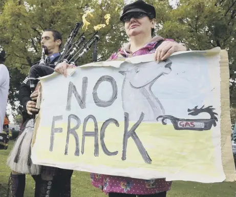  ??  ?? 0 Protesters reckon that fracking is dangerous and will destroy the countrysid­e – along with property prices