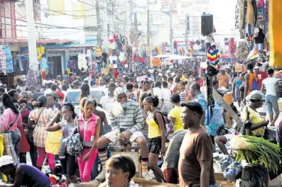  ?? FILE ?? In this file photo shoppers are seen milling around in Beckford Street, downtown Kingston.