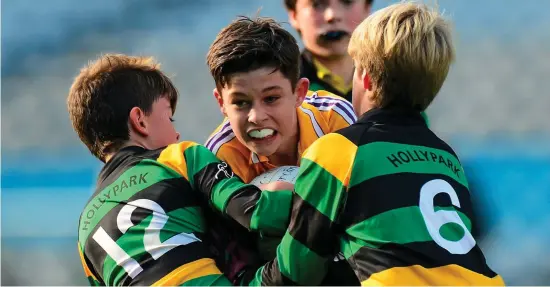  ?? PIARAS Ó MÍDHEACH/SPORTSFILE ?? Theo Clancy of Scoil Lorcáin in action against Stephen McMahon (left) and Jaques de Patoul, Hollypark BNS during the Sciath Kitterick final of the Allianz Cumann na mBunscol festival of football in Croke Park