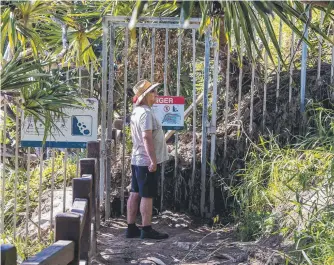  ?? Picture: Jerad Williams ?? The Oceanview Walking Track at Burleigh Heads has been badly damaged by landslides and has been closed.