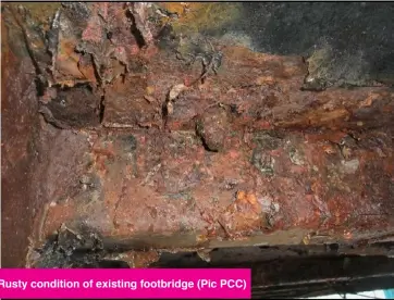 ?? ?? Rusty condition of existing footbridge (Pic PCC)