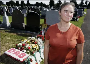  ??  ?? Wendy Cody at her dad Sean Snell’s grave in Rathnew Cemetery.