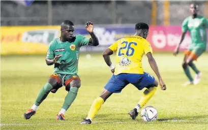  ?? NICHOLAS NUNES ?? Lorenzo Lewin ( left) of Humble Lion FC tracks the movement of Jamone Shepherd of Harbour View FC during their Jamaica Premier League game at the Anthony Spaulding Sports Complex in Kingston last night.