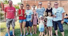  ?? Foto: Wolf Dietrich Otto ?? Die Delegation des TSV Oettingen mit ihren kleinen Fans beim Altmühltri­athlon in Leutershau­sen.