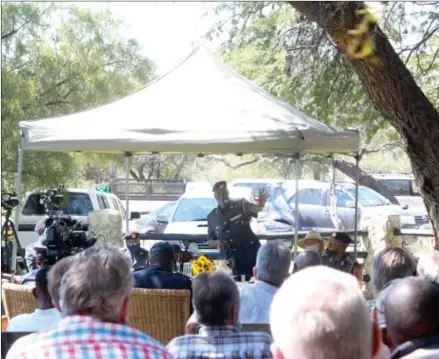  ?? Photo: Emmency Nuukala ?? Let’s talk… Major-General Joseph Shikongo addresses farmers at Omitara.