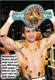  ??  ?? Weltmeiste­r! Markus Beyer zeigt nach seinem WM-Kampf 2006 gegen Alberto Colajanni stolz den WBC-Gürtel.