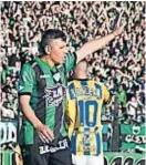  ??  ?? Se despidió. “Gomito”, de 44 años, un símbolo de Nueva Chicago.