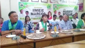  ??  ?? From right to left Governor Jose Chaves Alvarez, Ilocos Norte Governor Imee Marcos, and former President Spokespers­on Atty. Harry Roque. Photo taken Nov.4, 2018 Photo by Sev Borda III/ Palwan Daily News.