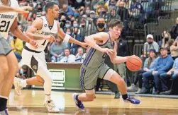  ?? BRYAN BENNETT/AP ?? Northern Iowa guard Nate Heise drives past St. Bonaventur­e guard Dominick Welch on Saturday in Olean, N.Y.