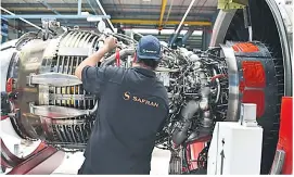  ??  ?? AFP
SAFRAN. La multinacio­nal francesa tiene 10 plantas en México, en las cuales trabajan cinco mil 700 personas.