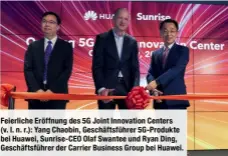  ??  ?? Feierliche Eröffnung des 5G Joint Innovation Centers (v. l. n. r.): Yang Chaobin, Geschäftsf­ührer 5G-Produkte bei Huawei, Sunrise-CEO Olaf Swantee und Ryan Ding, Geschäftsf­ührer der Carrier Business Group bei Huawei.