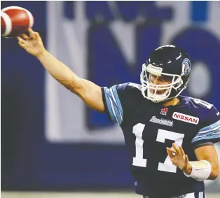  ?? DAVE ABEL/FILES ?? Quarterbac­k Zach Collaros, seen here with the Argonauts in 2013, is returning to Toronto after the Boatmen completed a trade with the Saskatchew­an Roughrider­s on Wednesday.