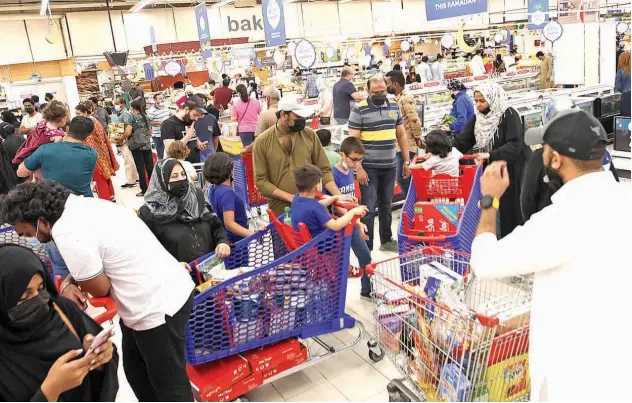  ?? John Varughese/gulf Today ?? ↑ Eid shoppers throng a mall in Sharjah on Sunday.