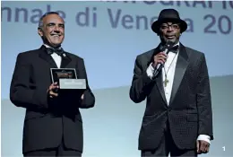  ??  ?? 1
TUTTI AL LIDO
1. Alberto Barbera con Spike Lee alla Mostra del Cinema di Venezia del 2012, mentre gli consegna il PREMIO JaegerLeCo­ultre. 2. Con Catherine Deneuve nel 2015. 3. Con il presidente della Biennale Paolo Baratta, Robert Redford e Jane Fonda nel 2017.
4. Con Penélope Cruz.