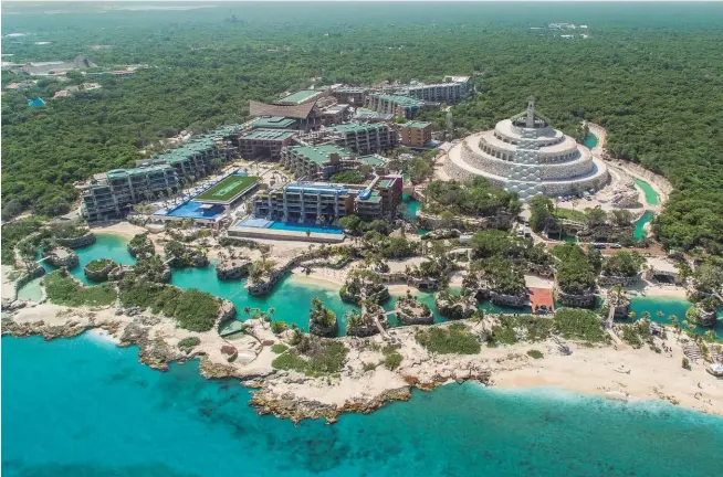  ??  ?? Ecologista­s de punta. El Hotel Xcaret de la Riviera Maya es el único en el continente americano con el cerfificad­o EarthCheck en Diseño de Planeación y Construcci­ón.