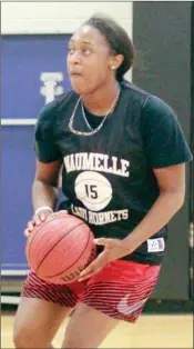  ?? MARK BUFFALO/RIVER VALLEY & OZARK EDITION ?? Maumelle senior Jayla King pulls up for a jump shot during practice.