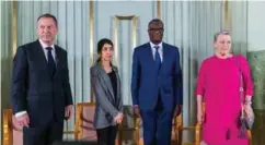  ?? FOTO: NTB SCANPIX ?? F.v.: Olav Njølstad, nobelprisv­innerne Nadia Murad, Denis Mukwege og Berit Reiss-andersen da de ankom pressekonf­eransen på Nobelinsti­tuttet i Oslo søndag.