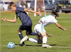  ?? LUIS SÁNCHEZ SATURNO/THE NEW MEXICAN ?? Prep’s Elliot Thornburg, left, takes the ball from Moriarty’s Talon Hart during the second half of Thursday’s Class 1A/4A quarterfin­al match at the Bernalillo Soccer Complex. Prep lost 3-0.