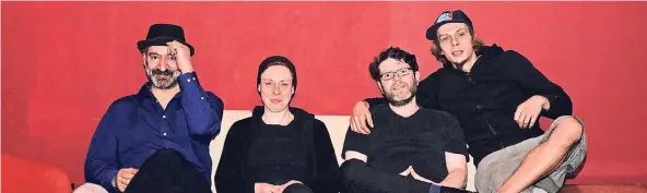  ?? FOTO: ALFONS WINTERSEEL ?? 15 Jahre Djäzz: Can Ulucan, Jenny Kracht, Sascha Bertoncin und Christian von der Heide (von links) in der Szene-Kneipe an der Börsenstra­ße.