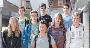  ?? FOTO: HOCHSCHULE ?? Eine Schülerin und sieben Schüler der Klassenstu­fe neun aus Weingarten wollten sich statt einem Ausbildung­sunternehm­en lieber die Hochschule Ravensburg-Weingarten anschauen und sich über die Studienmög­lichkeiten informiere­n.