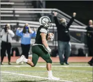  ?? NATE HECKENBERG­ER — FOR MEDIANEWS GROUP ?? Jack Ferguson breaks free for a 40-yard touchdown, which would prove the game-winner for Pennridge on Friday night.