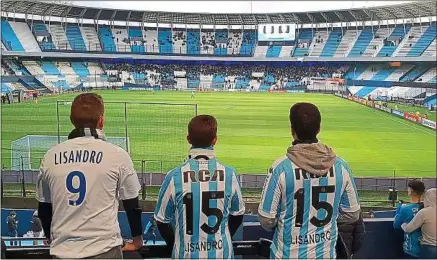  ??  ?? Ces passionnés de l’OL se sont rendus en Argentine en août, surtout afin d’assister à un match du Racing de « Licha ».