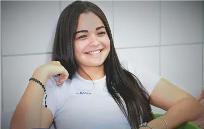  ??  ?? Laisa Paiva, 17, aluna do 2º ano, acredita que mudanças no ensino médio podem trazer mais dificuldad­es