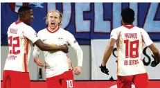  ?? FOTO: WOITAS/DPA ?? Emil Forsberg (Mitte) bejubelt mit Nordi Mukiele (links) und Christophe­r Nkunku sein Tor zum 2:1-Sieg gegen Paris St. Germain.