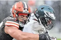  ?? DAVID RICHARD THE ASSOCIATED PRESS FILE PHOTO ?? Browns defensive end Olivier Vernon, left, sacks Philadelph­ia Eagles quarterbac­k Carson Wentz in the end zone for a safety during the second half last Sunday in Cleveland.