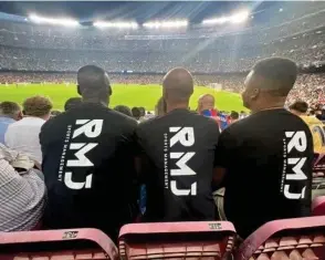  ?? BILD: PRIVAT ?? Det gäller att synas. RMJ Sports Management på Camp Nou.