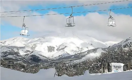  ?? AFP ?? Sin gente. El Cerro Otto por estos días. Del récord de 41 vuelos por día en 2019 se pasó a ninguno.