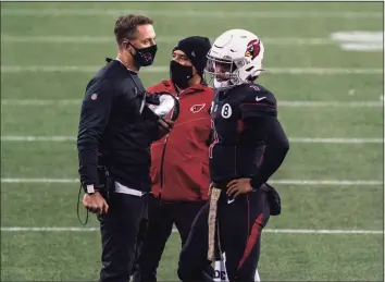  ?? Stephen Brashear / Associated Press ?? Arizona Cardinals quarterbac­k Kyler Murray meets with head coach Kliff Kingsbury during a timeout in the second half against the Seattle Seahawks on Nov. 19.