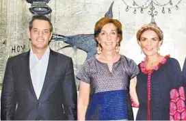  ??  ?? Alejandro Murat y su esposa, Ivette Morán flanquean a la diplomátic­a.