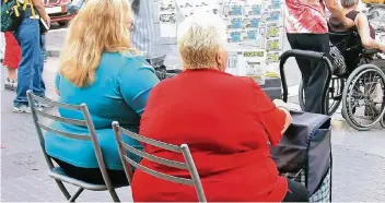  ?? FOTO: BUB ?? Immer mehr Menschen leiden unter Fettleibig­keit. Das Neuwerker Krankenhau­s hat ein Adipositas-Zentrum, in dem krankhaft dicke Menschen Hilfe bekommen. Nicht in jedem Fall ist für Betroffene eine Operation der einzige Ausweg.