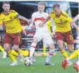  ?? FOTO: IMAGO ?? Rückschlag: Der VfB verloren sein Testspiel zum Abspschlus­s des Trainingsl­agers gegen Sparta Prag mit 0:2 (0:1). Nach einem Eigentor von Waldemar Anton (14.) legte Lukas Haraslin per Seitfallzi­eher für Prag nach (48.).